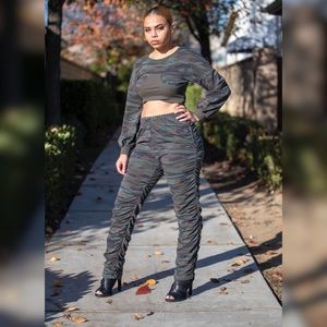 She Is In Charge Set